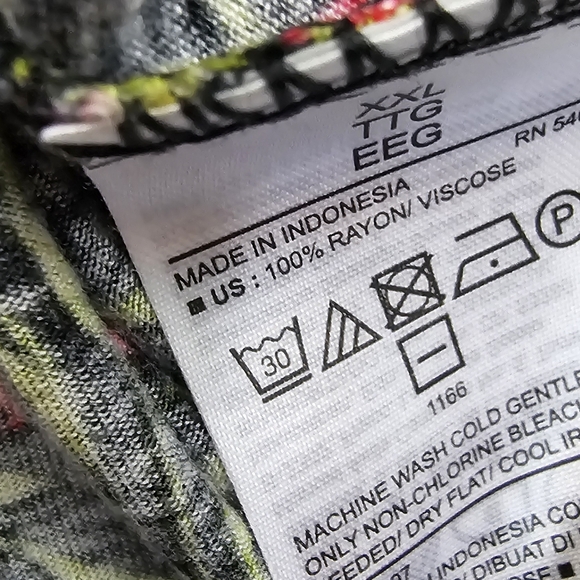 Old Navy Plus Size Sleeveless Floral Blouse - Picture 8 of 9